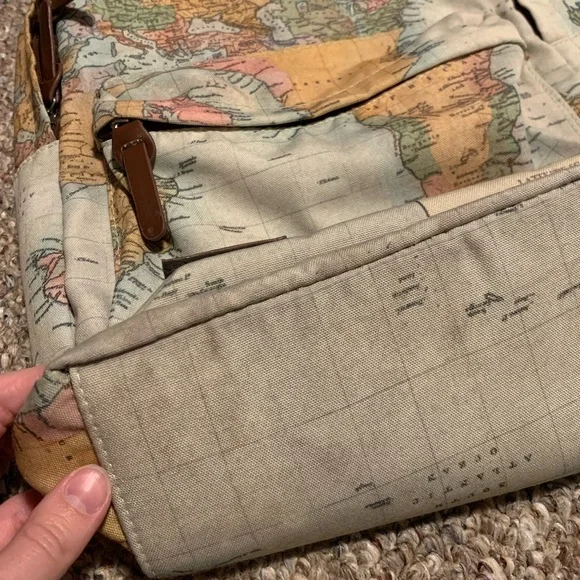 World Map Backpack 🌎 - Picture 5 of 7
